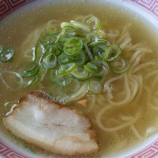 ネギとチャーシューだけの塩ラーメン